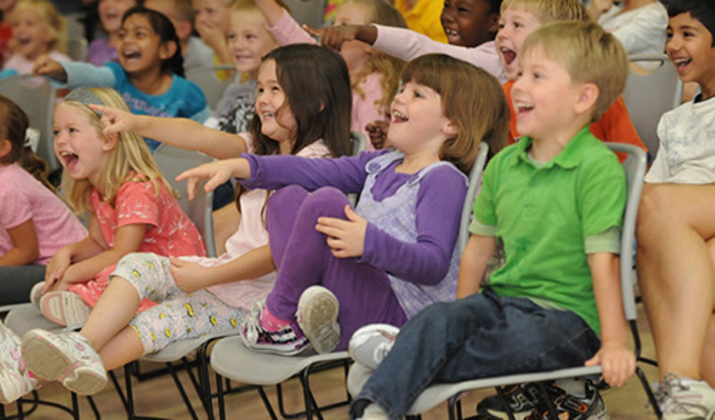 <p>buồn cười</p>