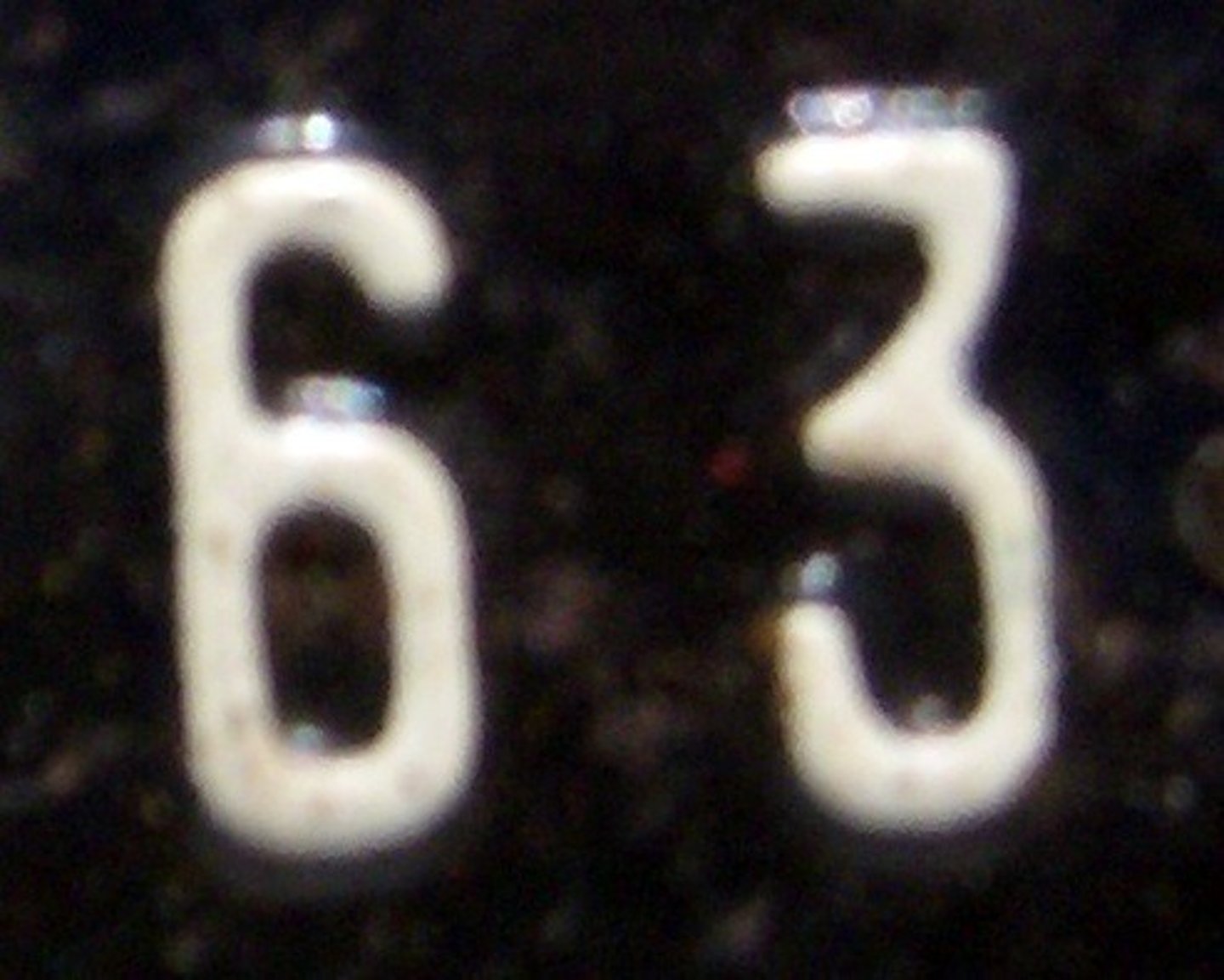 <p>sesenta y tres</p>