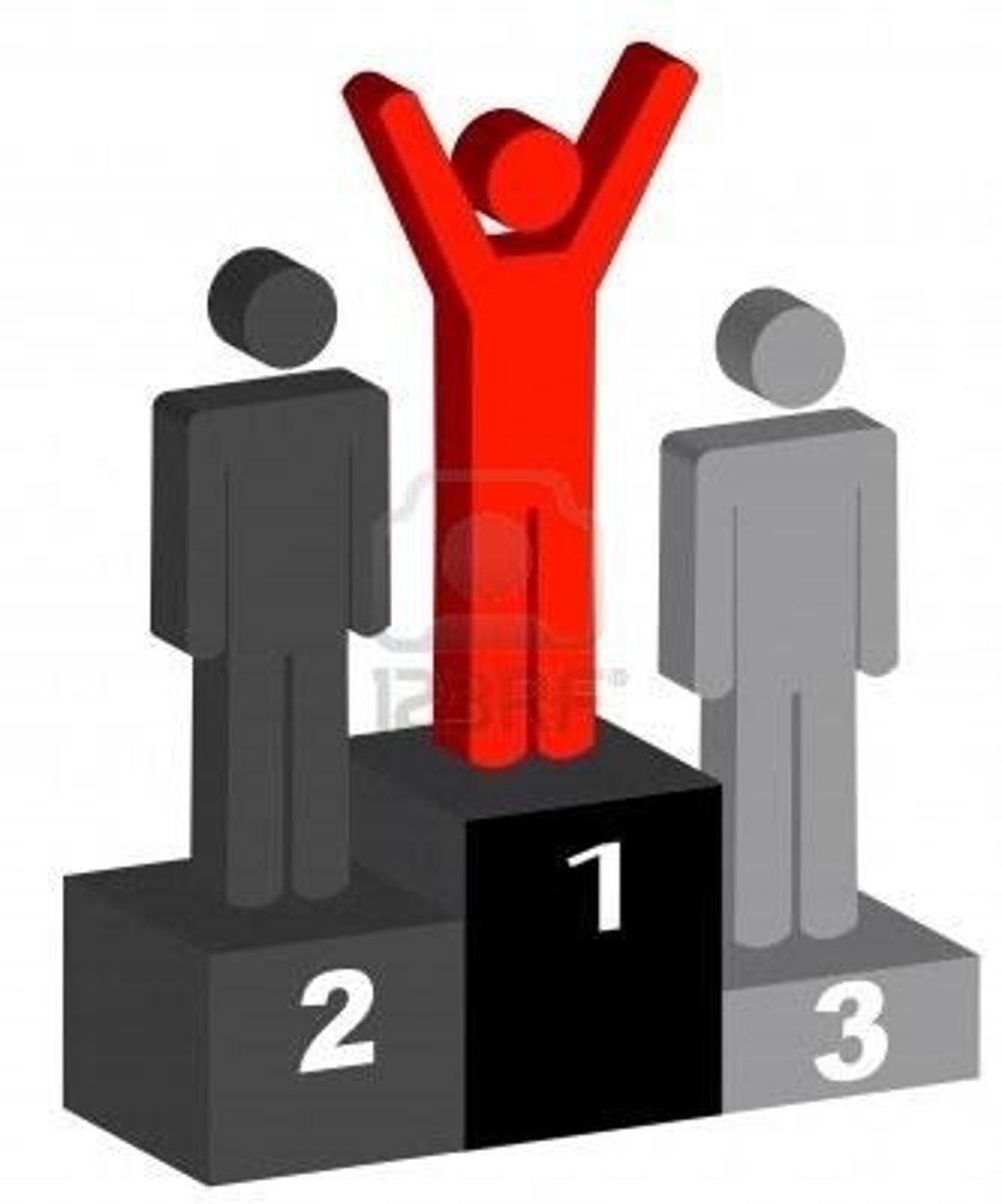 <p>primer, primero, primera</p>