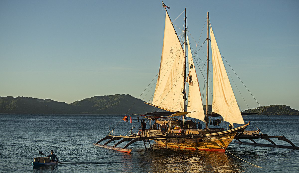 <ul><li><p>Region 13 (Agusan del Norte)</p></li><li><p>An edged-pegged plank type boat made from hardwood</p></li></ul>