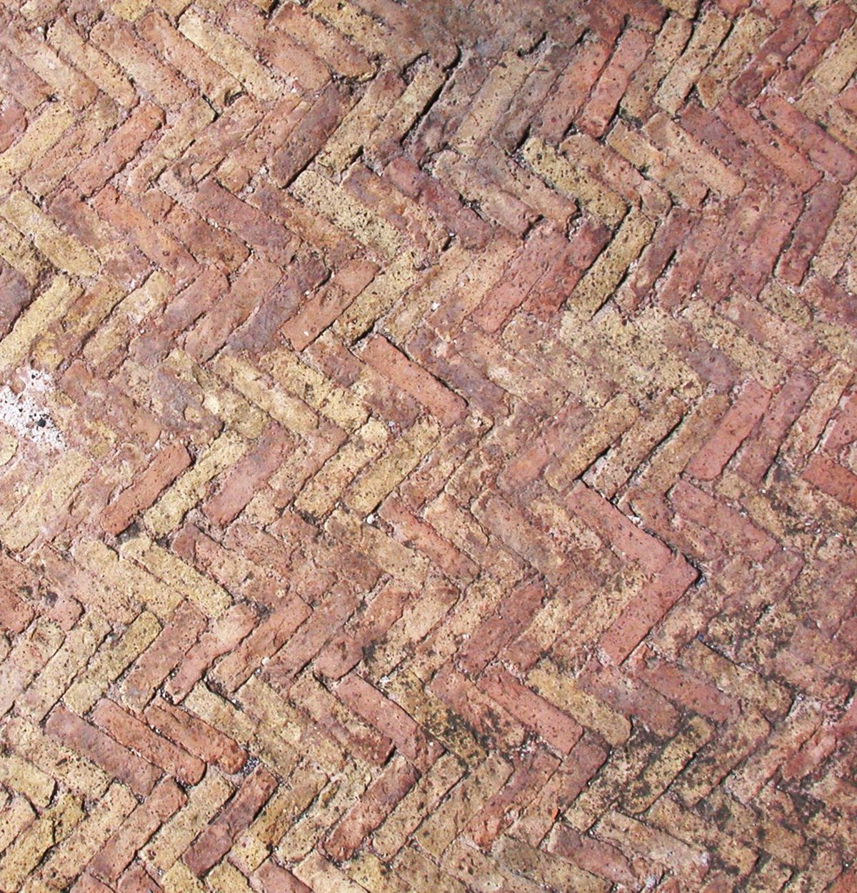 <p>a specific alternating pattern of laying bricks that the house of the tiles used in Lerna</p>