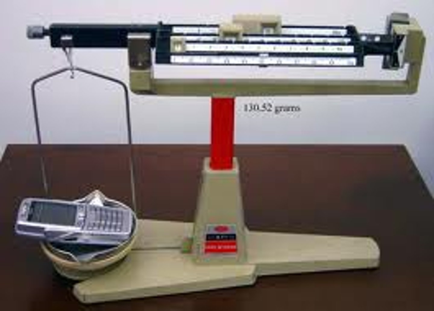 <p>An analog balance that can measure mass of a sample to 0.001 g.</p>