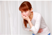 <p>Después de la montaña rusa, sentí unas fuertes náuseas y tuve que sentarme un rato.</p>