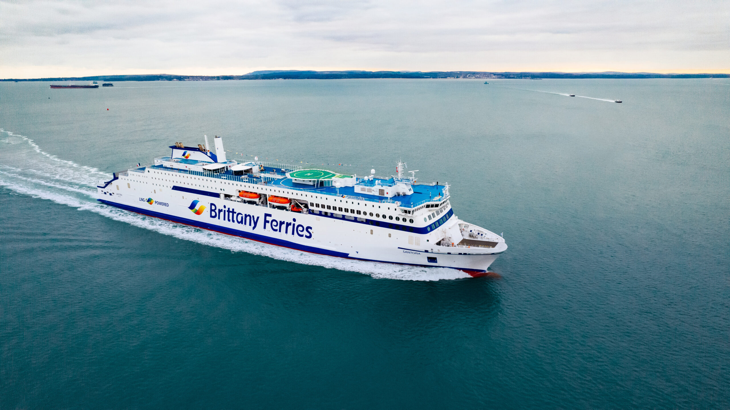 <p>ferry (n)</p>