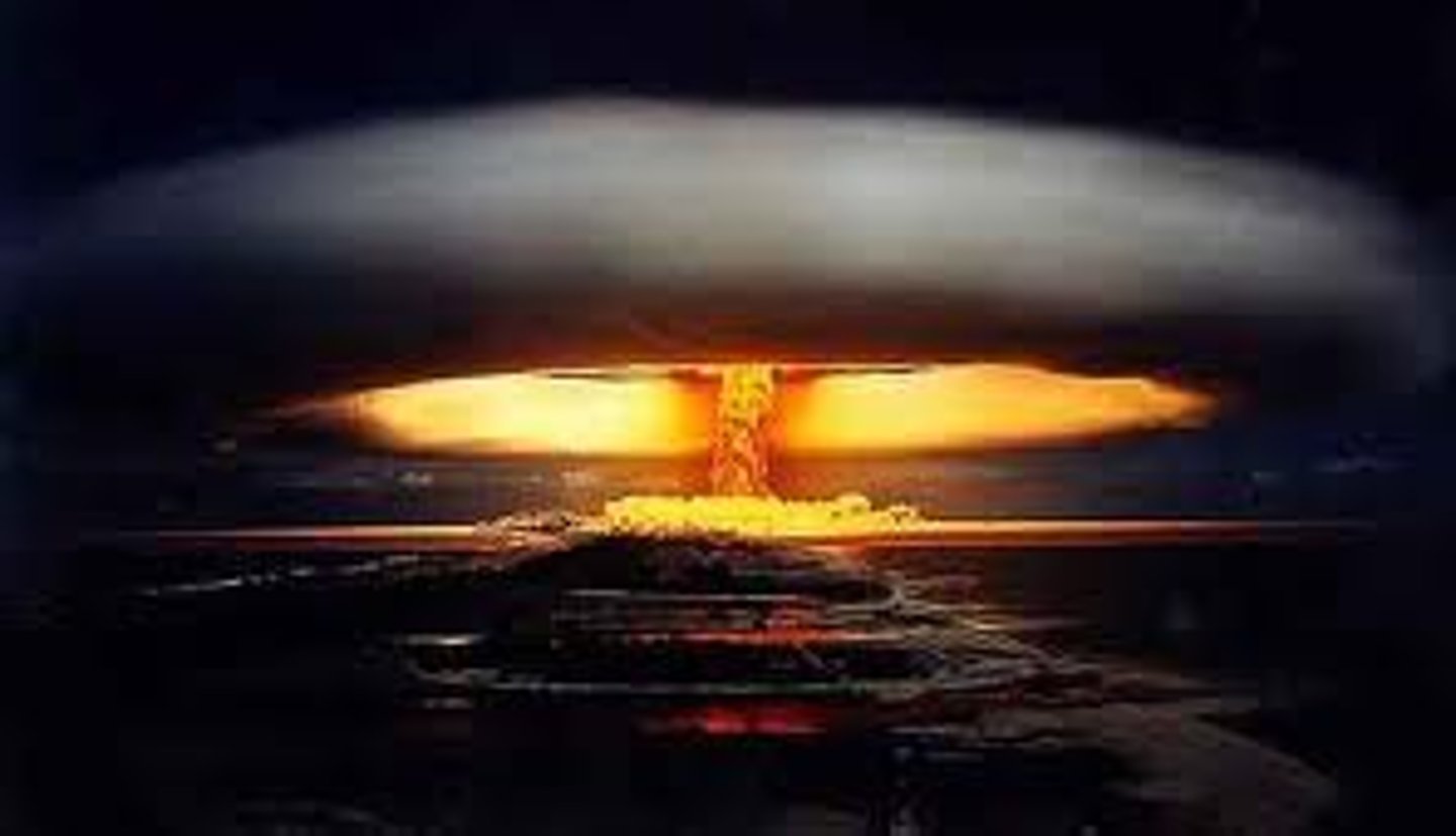 <p>/kəˈtæs.trə.fi/ (n)<br>a sudden event that causes very great trouble or destruction:thảm họa</p>