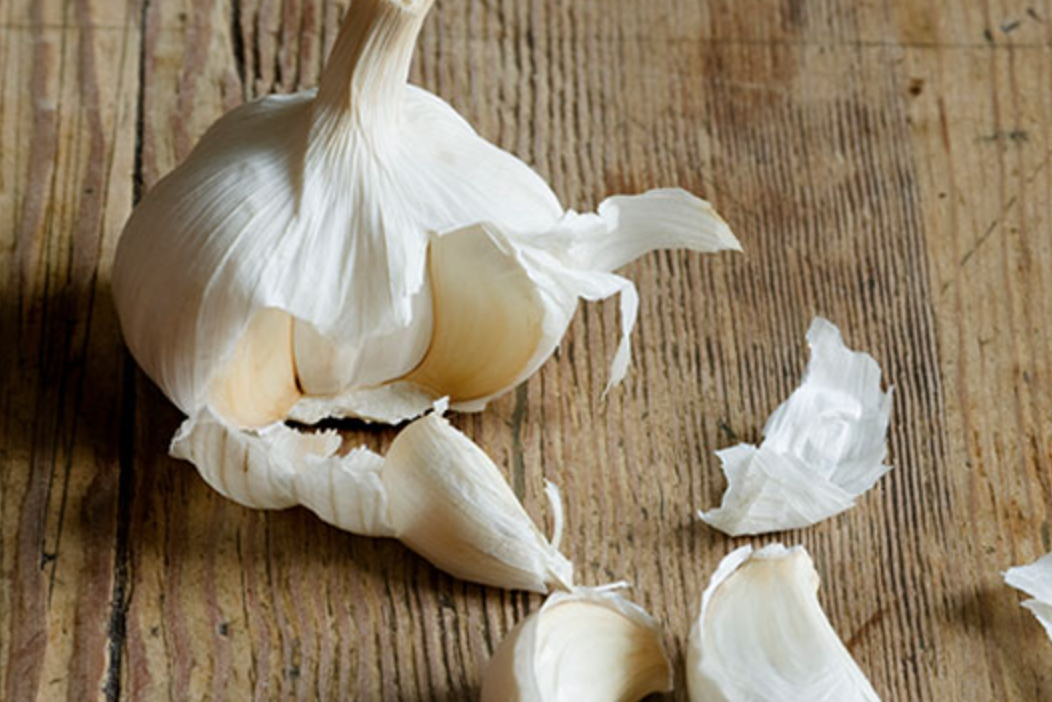 <p>(n.) – a vegetable like a small onion with a very strong taste and smell</p><p></p><p>&nbsp;<br>A: Do we have <strong>garlic</strong>? I need some for the pasta sauce I’m making.<br>B: Yes, there’s plenty of garlic in the kitchen.</p><p></p>