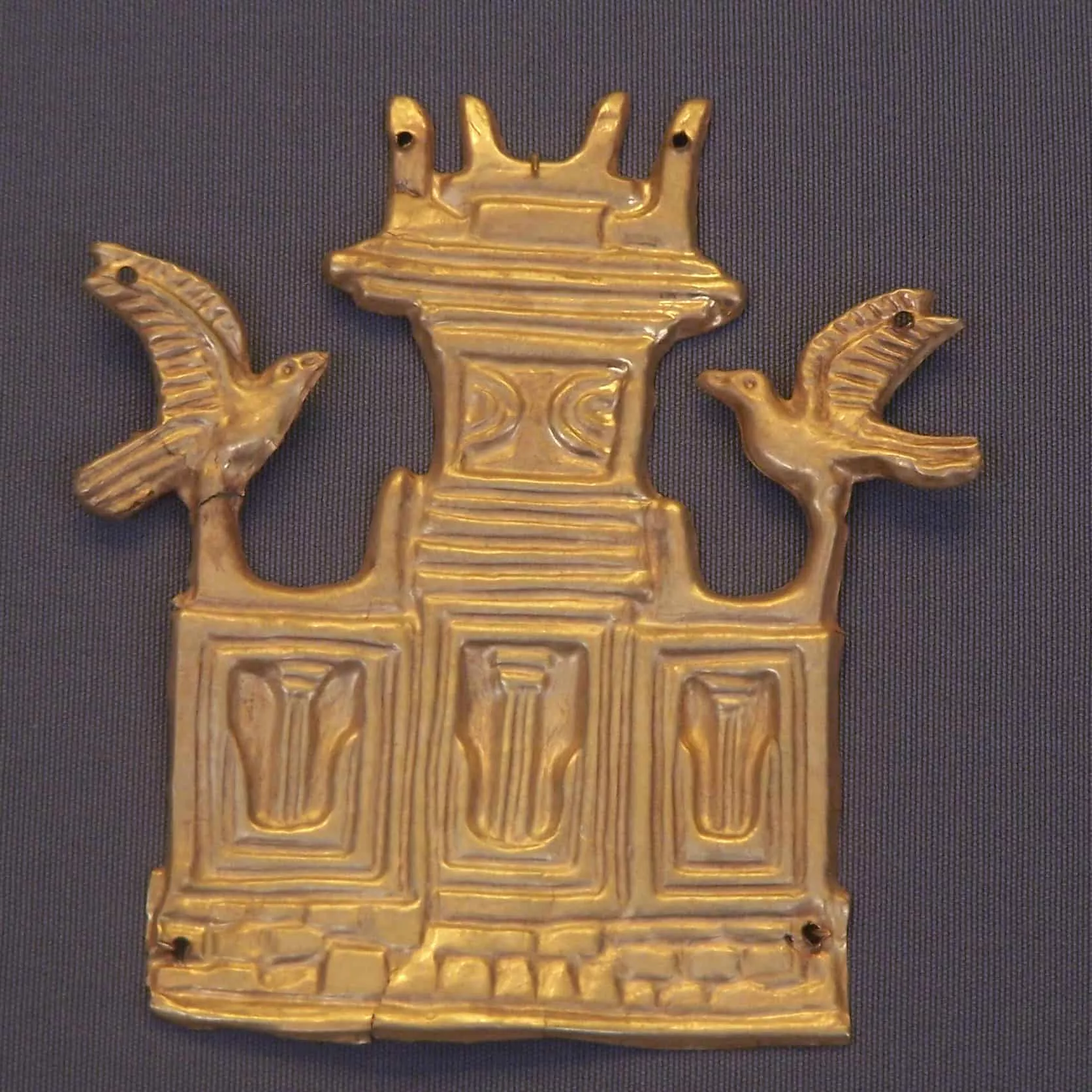 <p>Gold brooch with birds and Minoan columns - ( Grave Circle A, Mycenae )  </p>