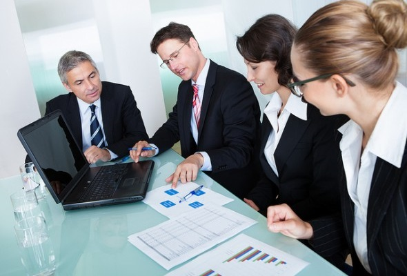 <p>the top financial experts</p>