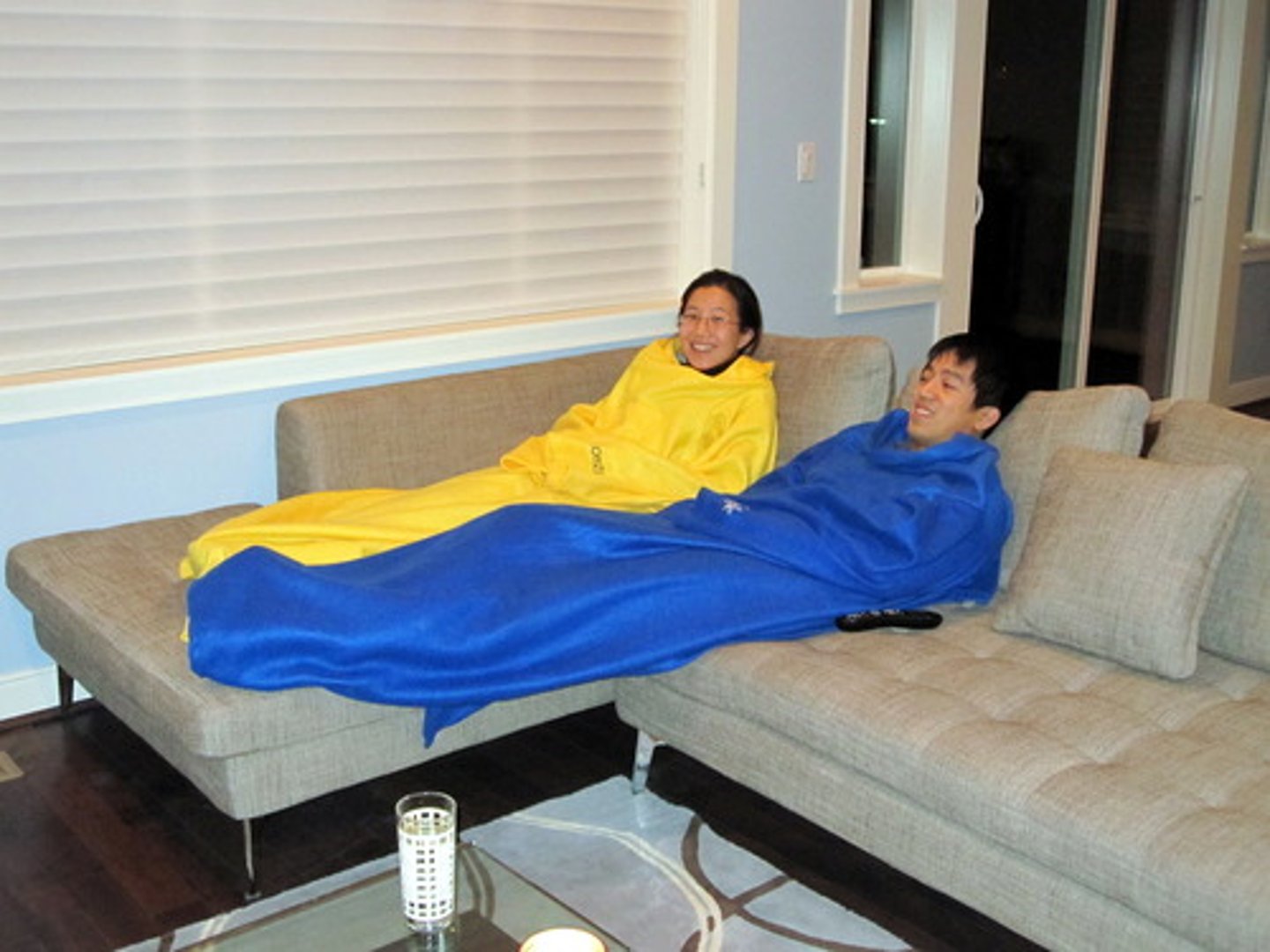 <p>[ˈsoʊ.fə ˌbed]]giường sofa</p>