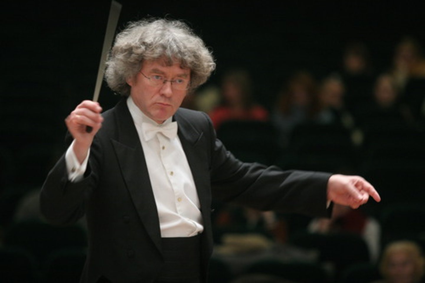 <p>director; (musical conductor)</p>