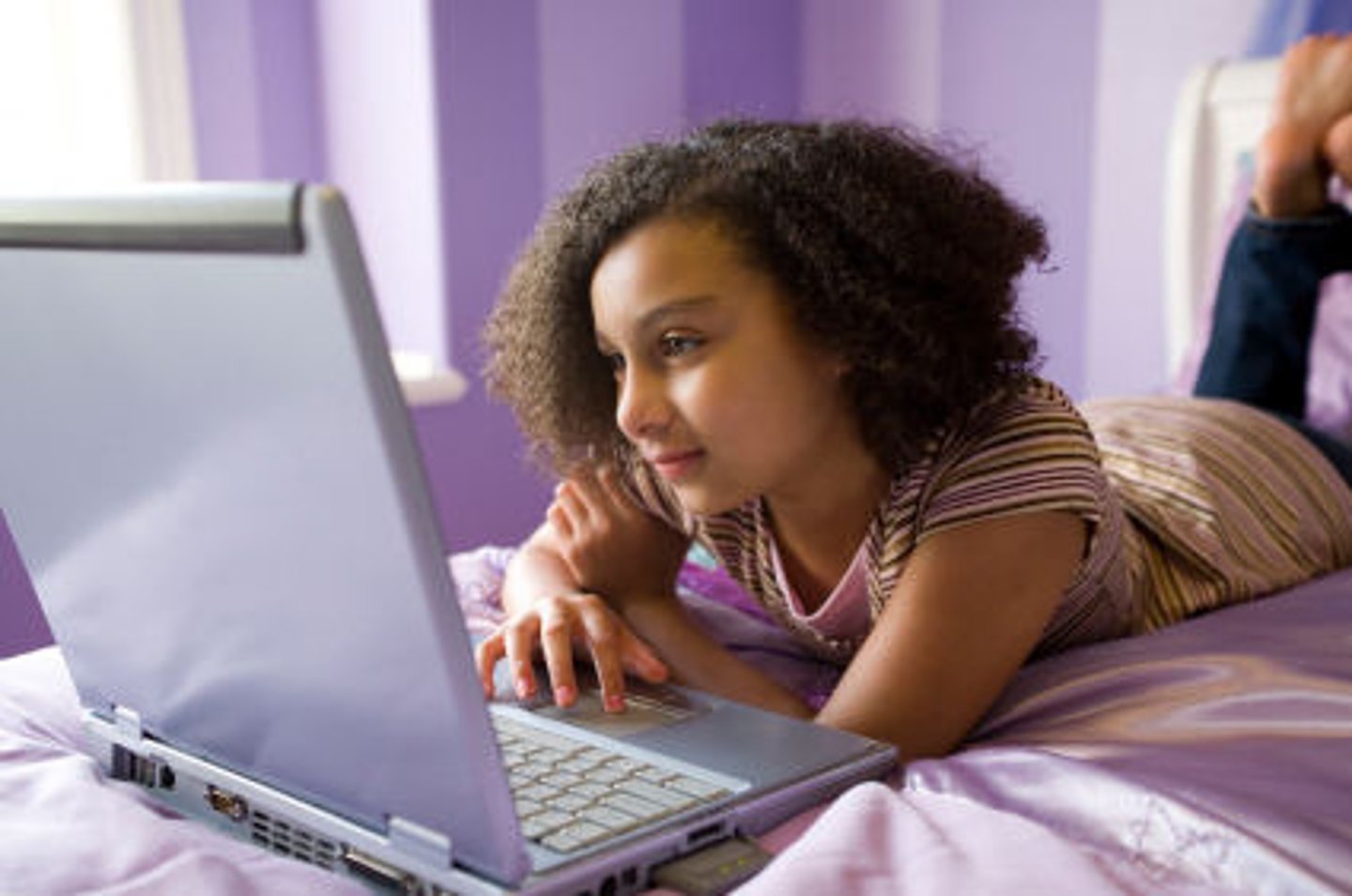 <p>shàngwǎng - to go online; to surf the internet</p>