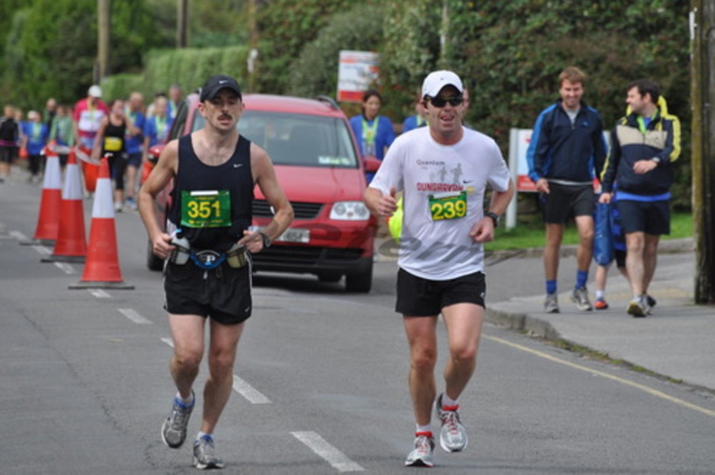 <p>ayer correr (mis amigos)</p>