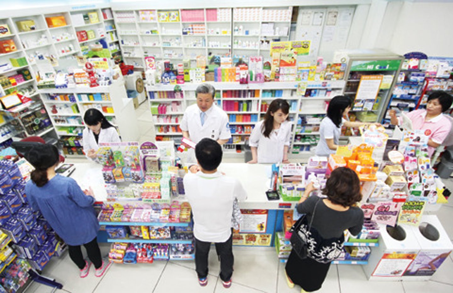 <p>pharmacy, drug store</p>