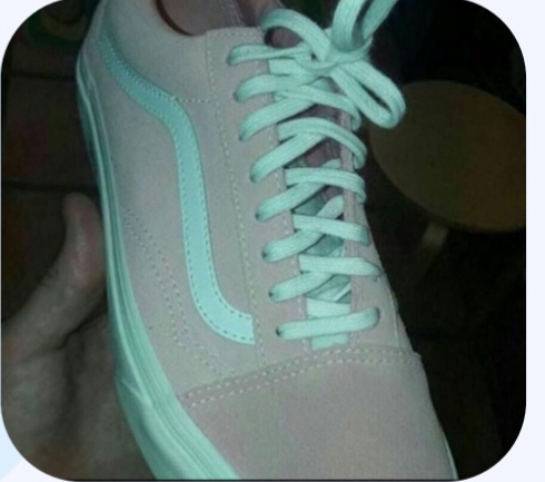 <p><span>Jen sees this image as a grey and green shoe, whereas John sees it as a white and pink shoe. This is an example of differences in their _____ of the shoe.</span></p><p><span> A. Sensory understanding</span></p><p><span> B. Sensation </span></p><p><span>C. Visual processing </span></p><p><span>D. Perception</span></p>