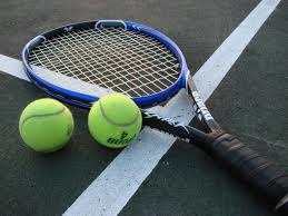<p>Une raquette de tennis</p>