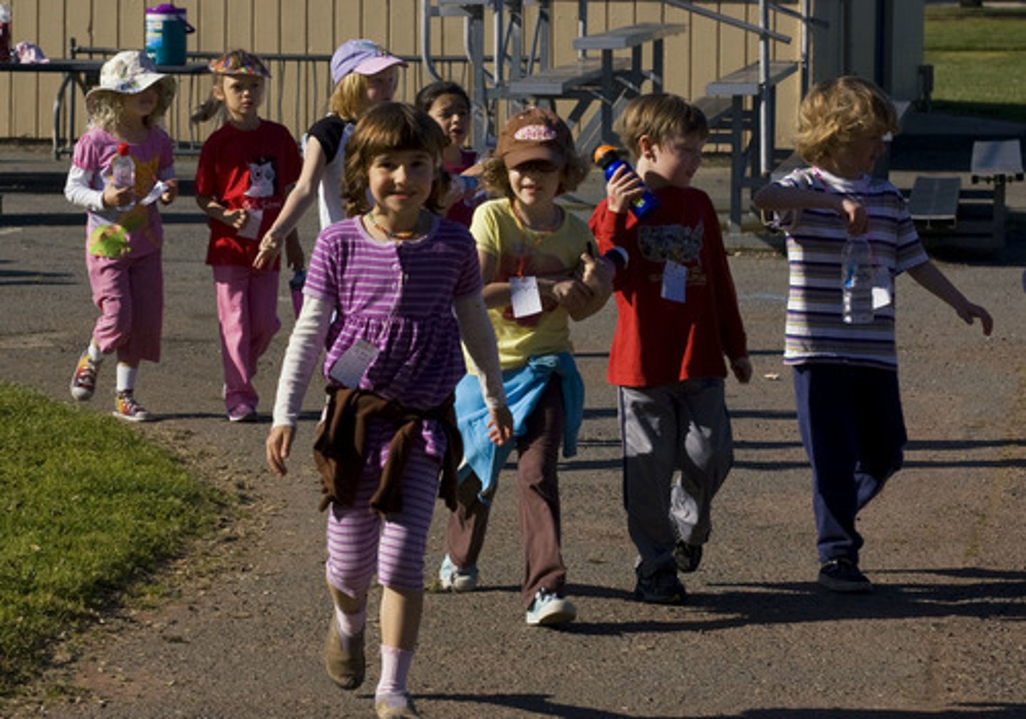 <p>caminar (mis amigos)</p>