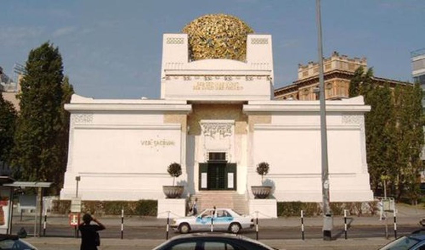 <p>Architect: Joseph Maria Olbrich<br>Represents the movement<br>Built in 1898 to exhibit Secessionist works.<br>frieze by Koloman Moser</p>