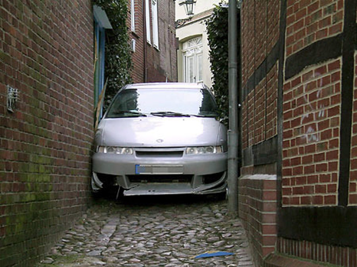 <p>むり(な)<br>impossible</p>