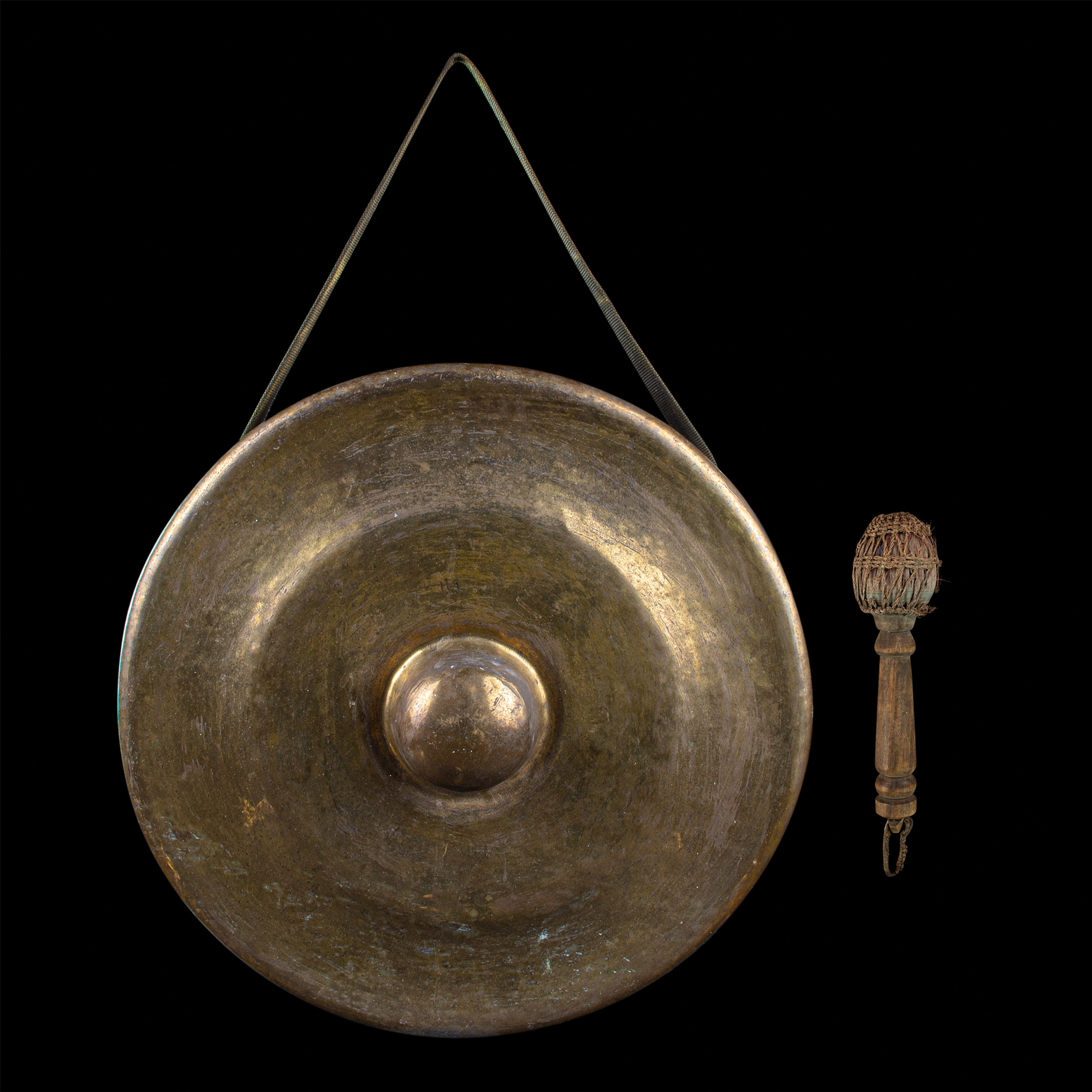 <p>Music essmble that is commonly used in funerlas nad weddings in east malaysia</p>