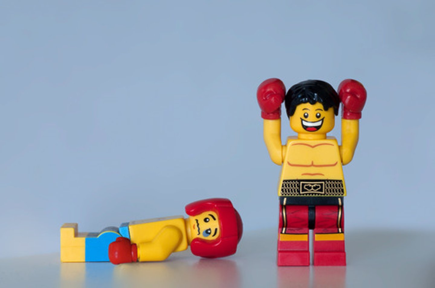 <p>defeat and remove from a competition; make unconscious</p><p>[đánh bại]</p>