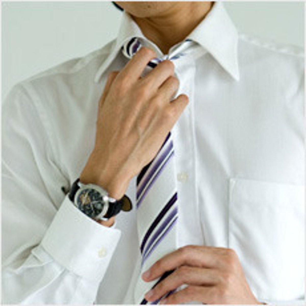 <p>to put on (a tie, an accessory, etc.)</p>