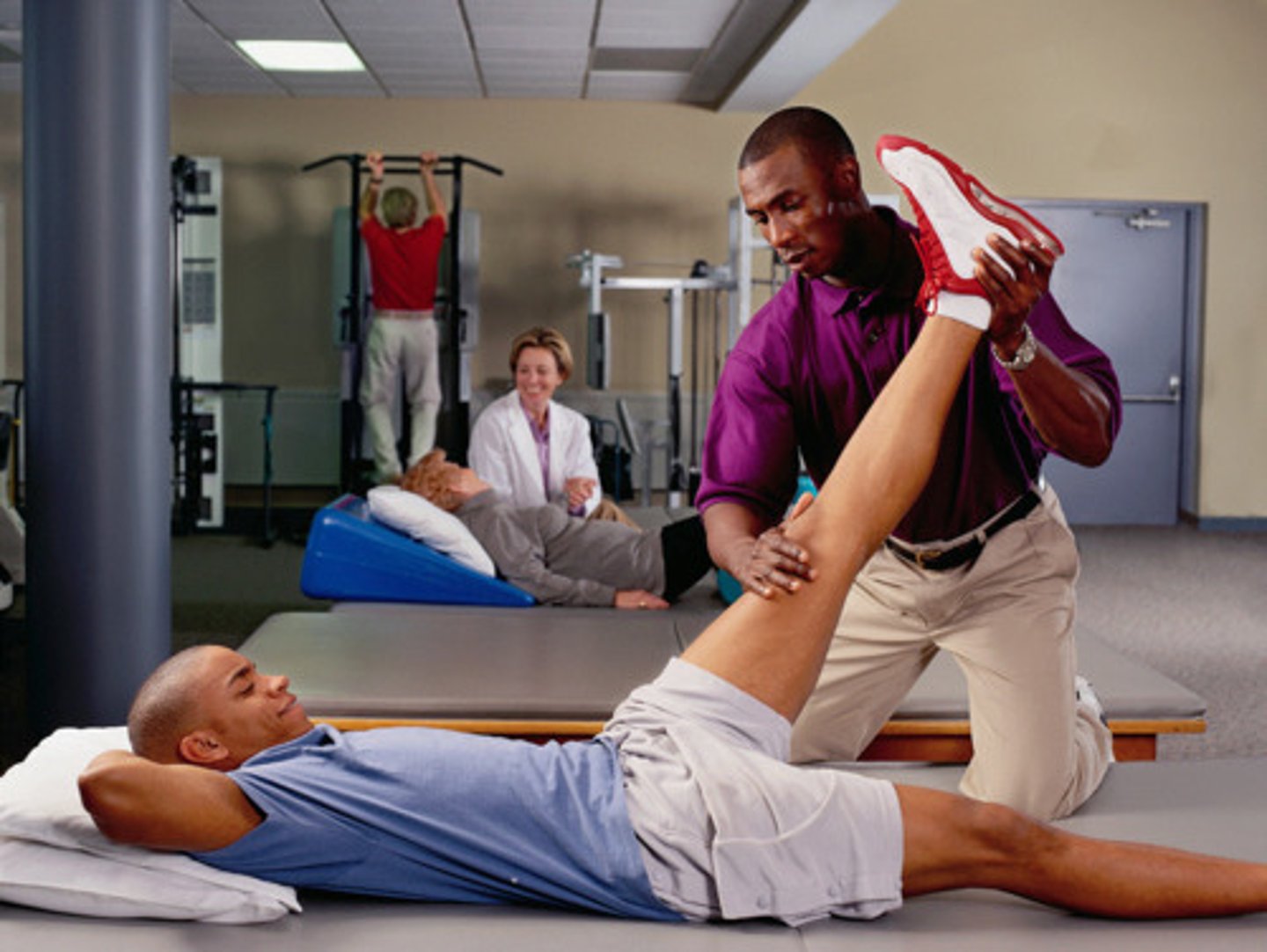 <p>physiotherapist (male)</p>