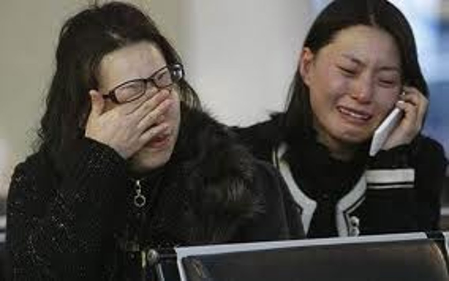 <p>Rơi nước mắt</p>