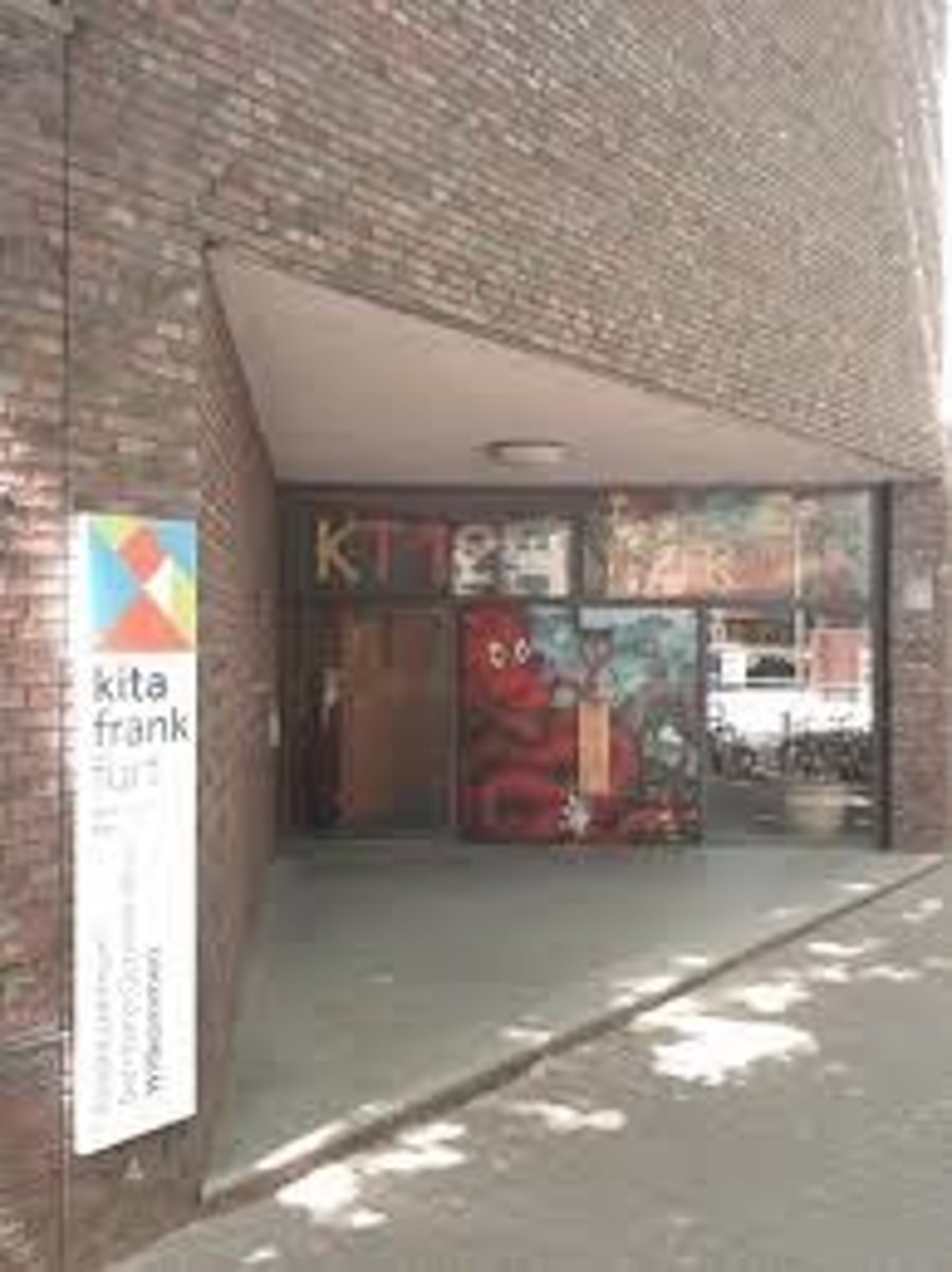 <p>METSELWERK</p><p>- bij grotere overspanningen = stalen profiel in de voegen aanbrengen</p><p>- stenen gedragen door staal</p>