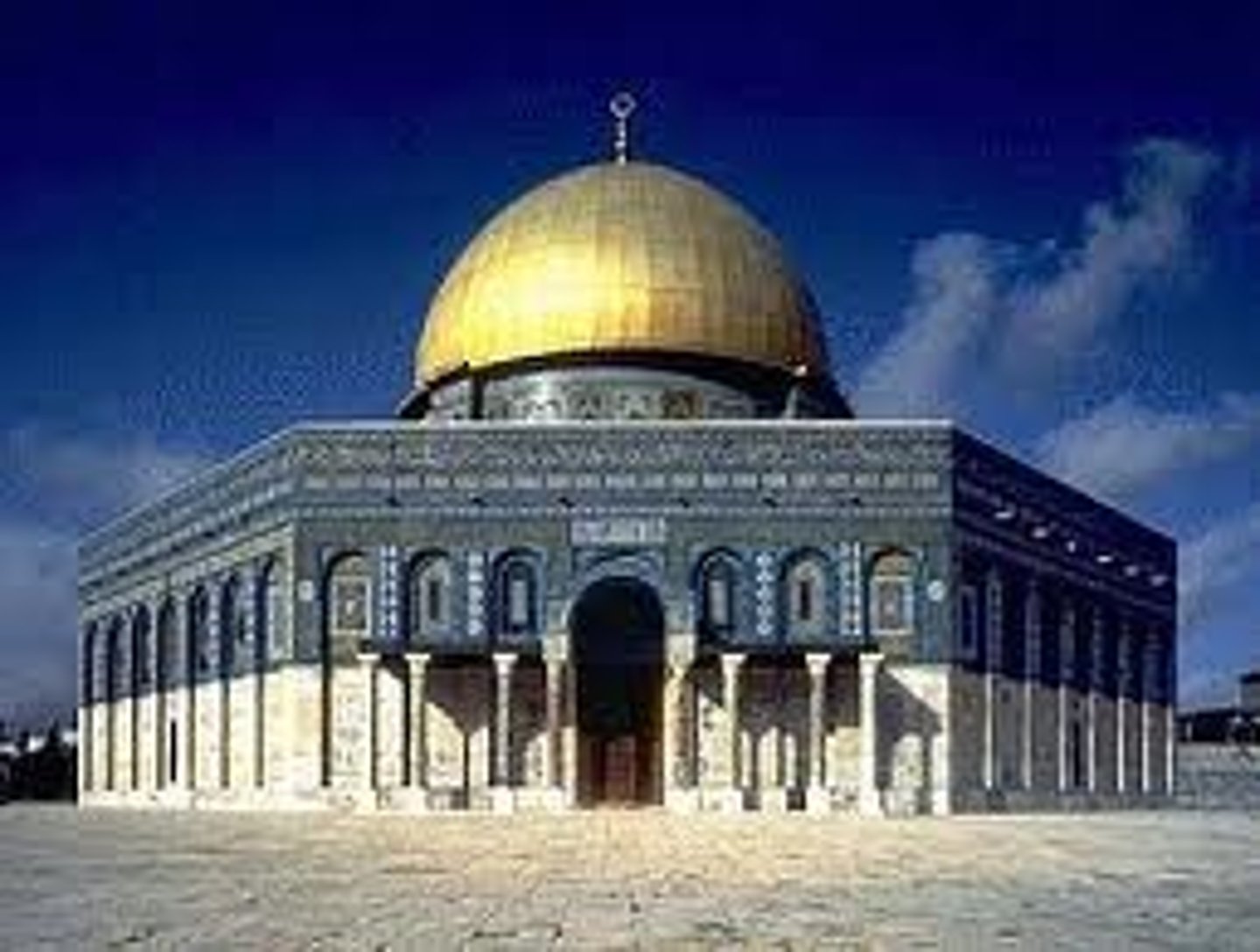 <p>Jerusalem, what structure with an octagonal form, was influenced by byzantine architecture, was a shrine for pilgrims, and in the center is sacred rock where Mohammed ascended to heaven</p>