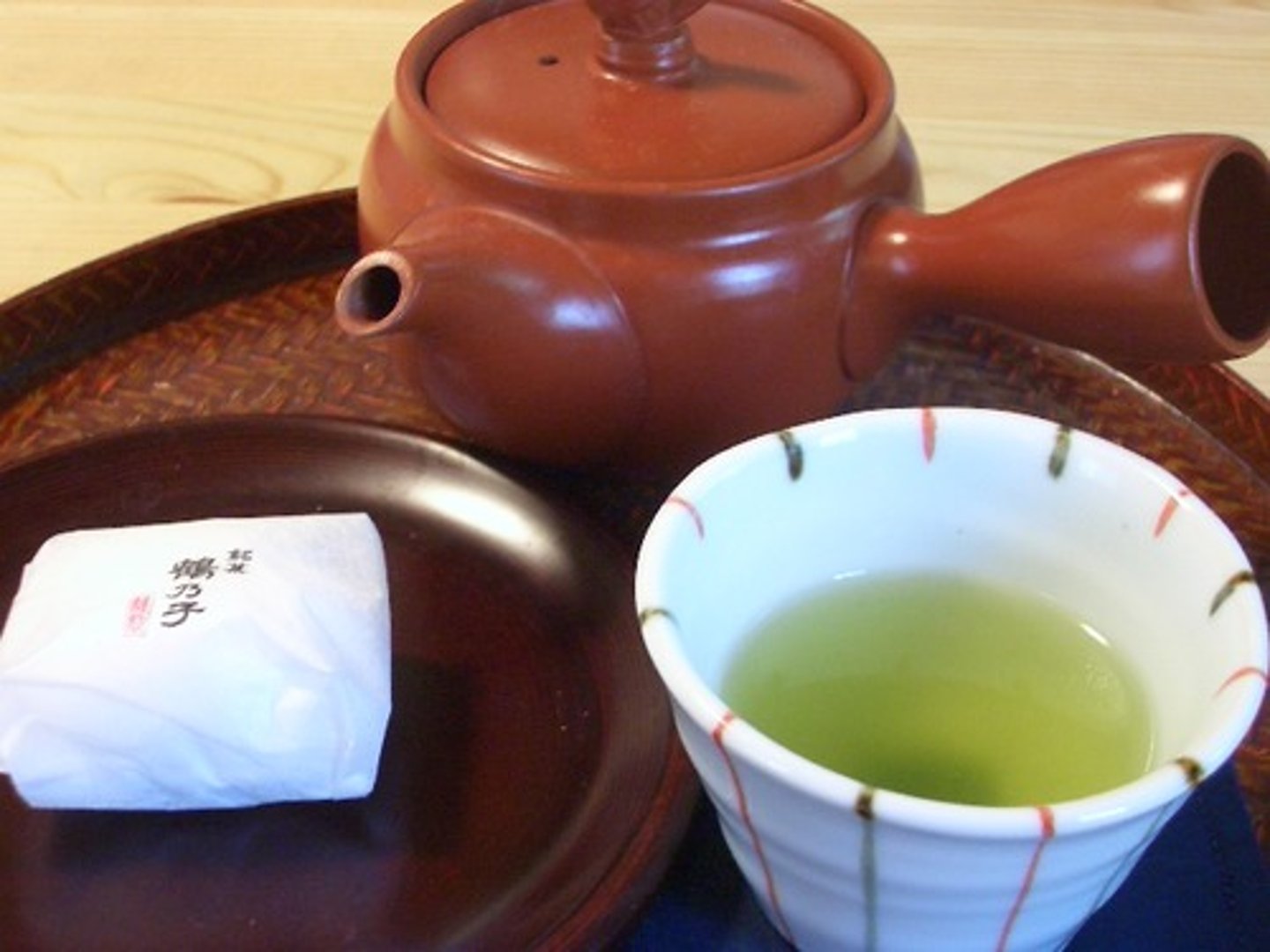 <p>お茶をたてます pha trà</p>