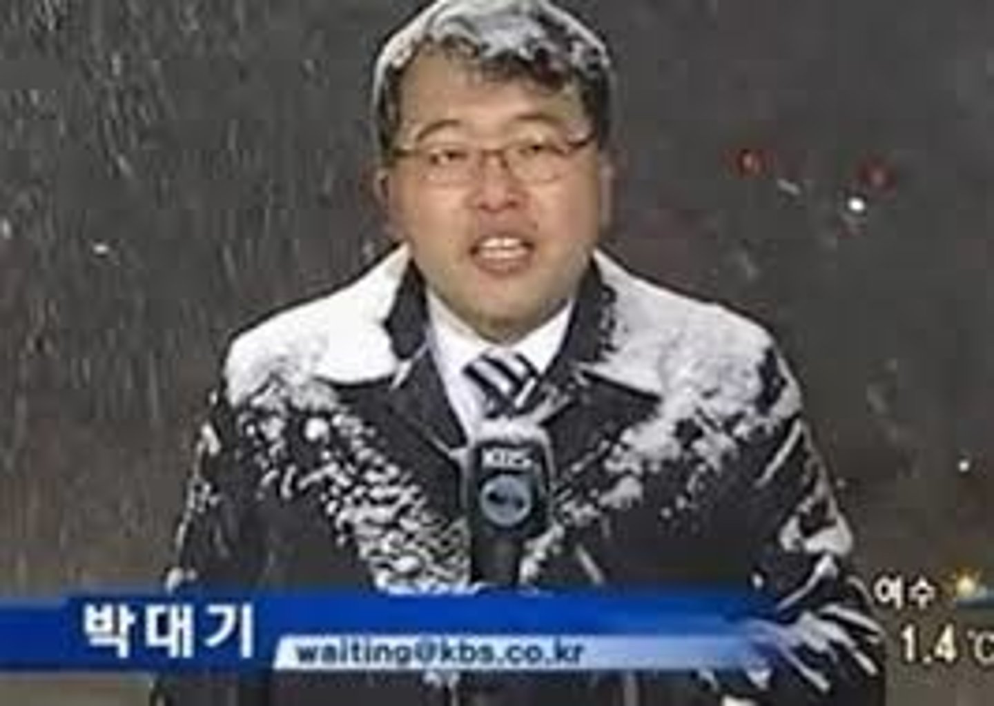 <p>bào dào - (news) report, story, to report</p>