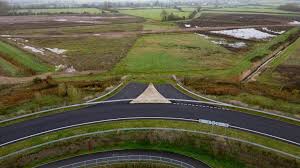 <p><strong>a road that is closed at one end, and does not lead anywhere:</strong></p><p><br></p>