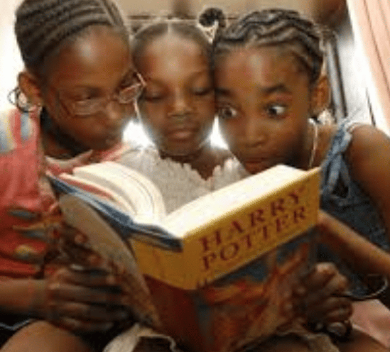 <p>/ɪnˈθrɔːl/ (v) if something enthrals you, it is so interesting, beautiful, etc. that you give it all your attentio</p>