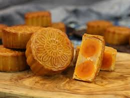 <p>Bánh Trung Thu</p><ul><li><p>I received a box of _____from my coworker during the Mid-Autumn Festival.<br>→ Tôi nhận được một hộp <strong>bánh trung thu</strong> từ đồng nghiệp trong dịp <strong>Tết Trung Thu</strong>.</p></li><li><p class=""><strong>______</strong>are often beautifully decorated and packed in elegant boxes.<br>→ <strong>Bánh trung thu</strong> thường được trang trí đẹp và đóng hộp sang trọng.</p></li></ul><p></p>