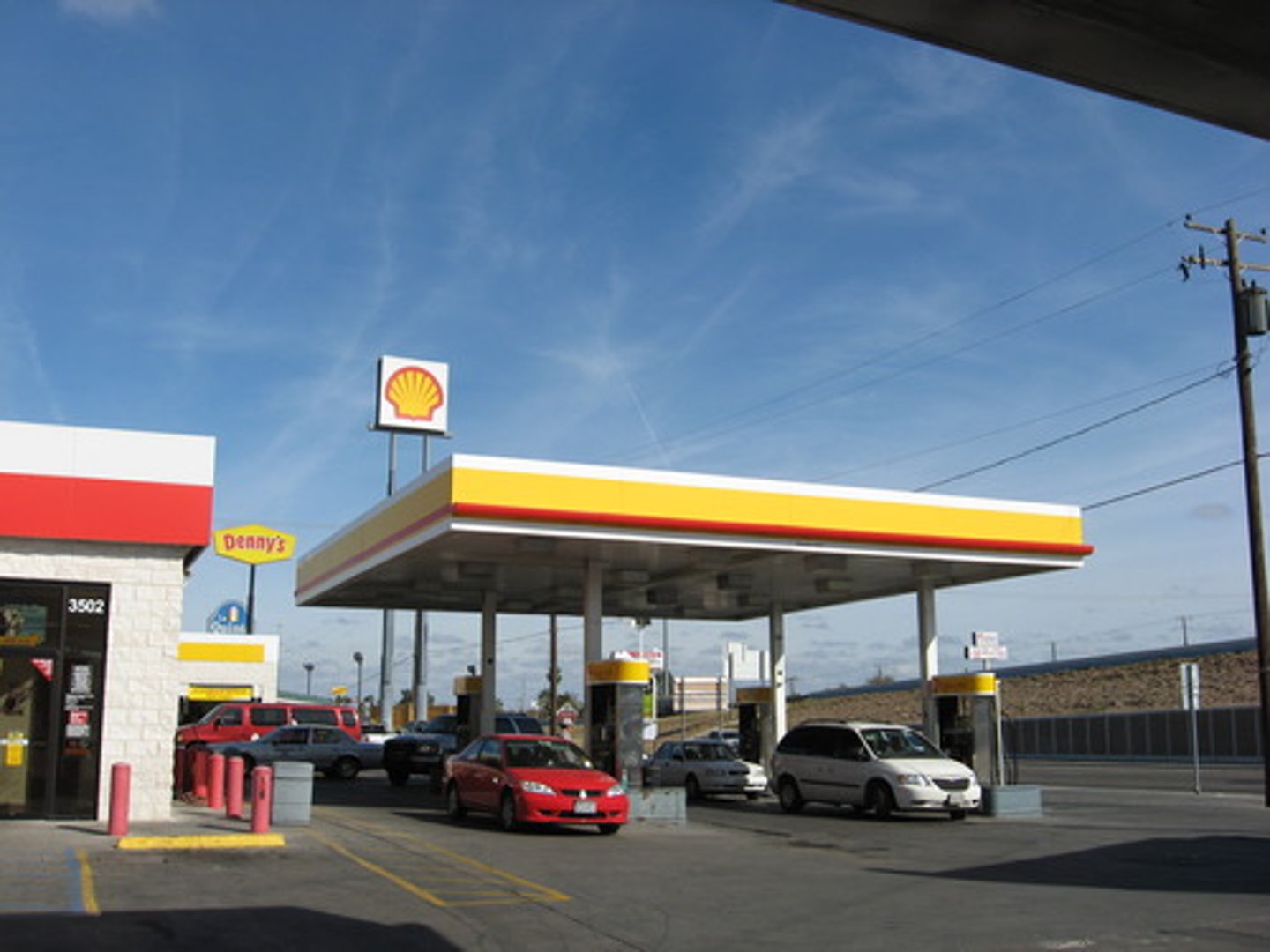 <p>n</p><p>/ˈsteɪʃn/</p><p>trạm, điểm, đồn, ga</p>