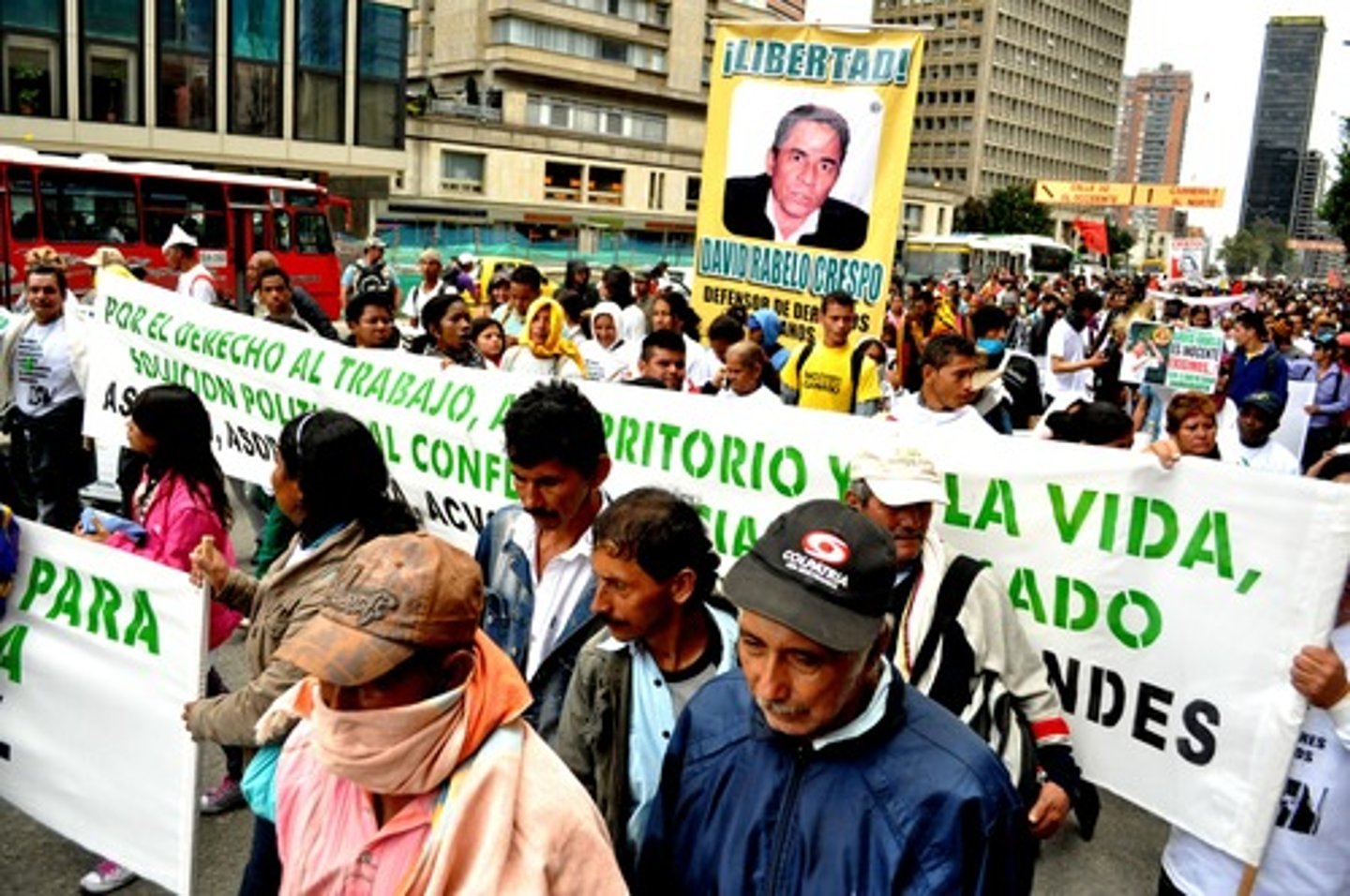 <p>luchar por algo</p>