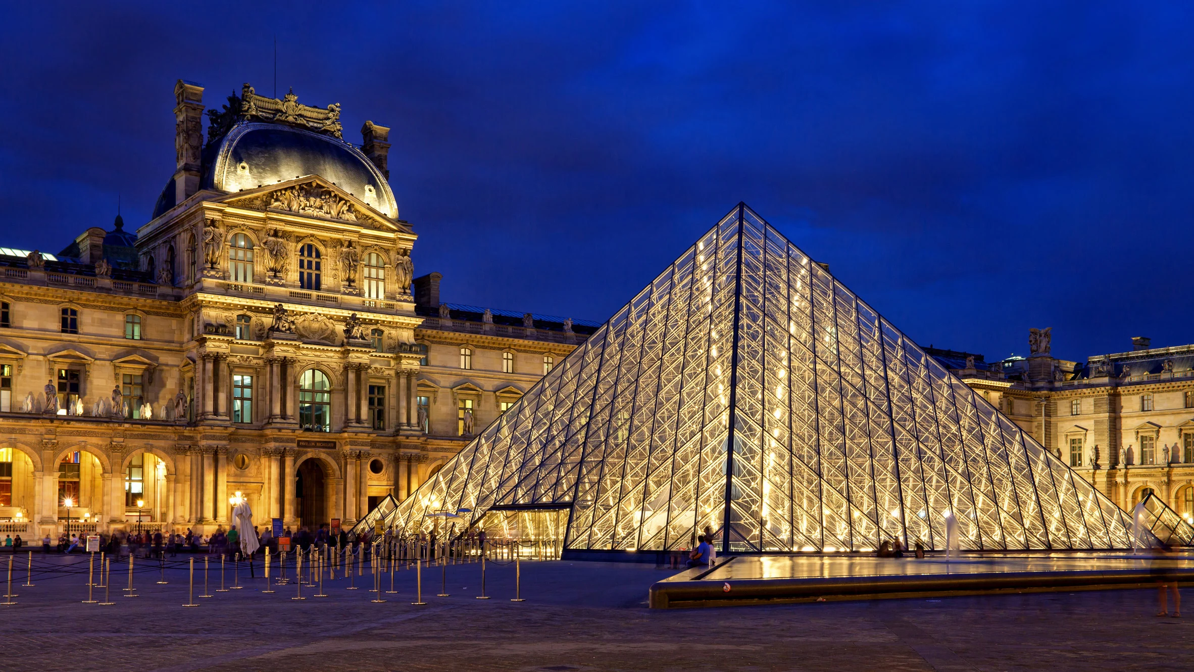 <ul><li><p>Paris</p></li><li><p>I.Ming Pei</p></li><li><p>1982-88</p></li></ul>