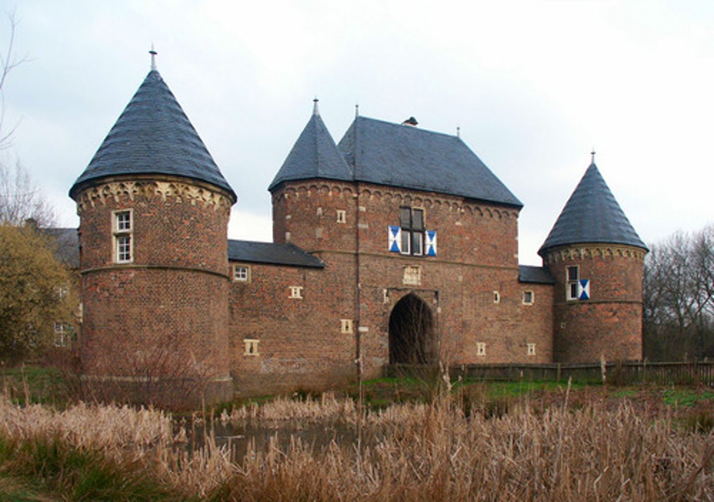 <p>el castillo</p>