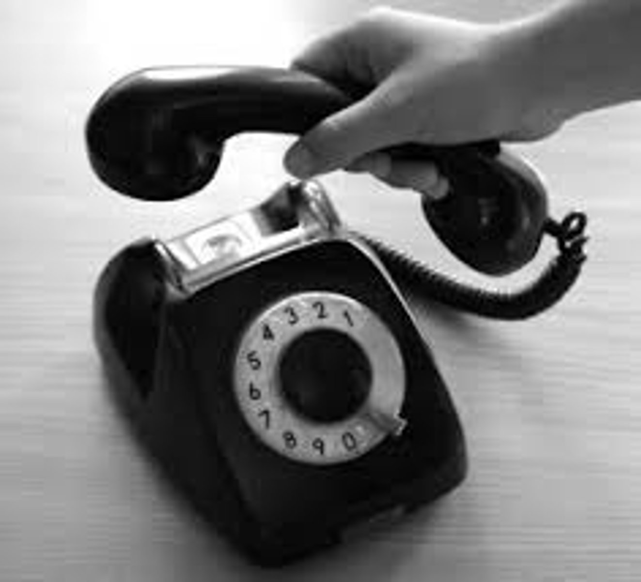 <p>Good bye (phone)</p>