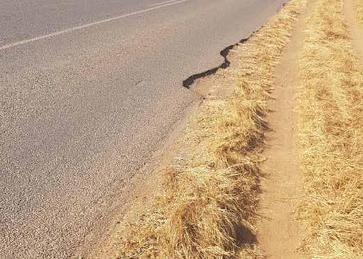 <p>edge of the bituminous surface is fretted, broken or irregular</p>