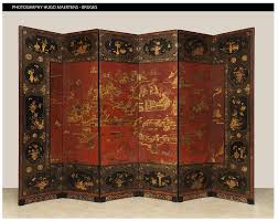 <ul><li><p>-is a Chinese wooden folding screen coated in dark lacquer. </p></li><li><p>It is carved before painted with gold or varied colors, and even be decorated with precious stones.</p></li></ul><p></p>