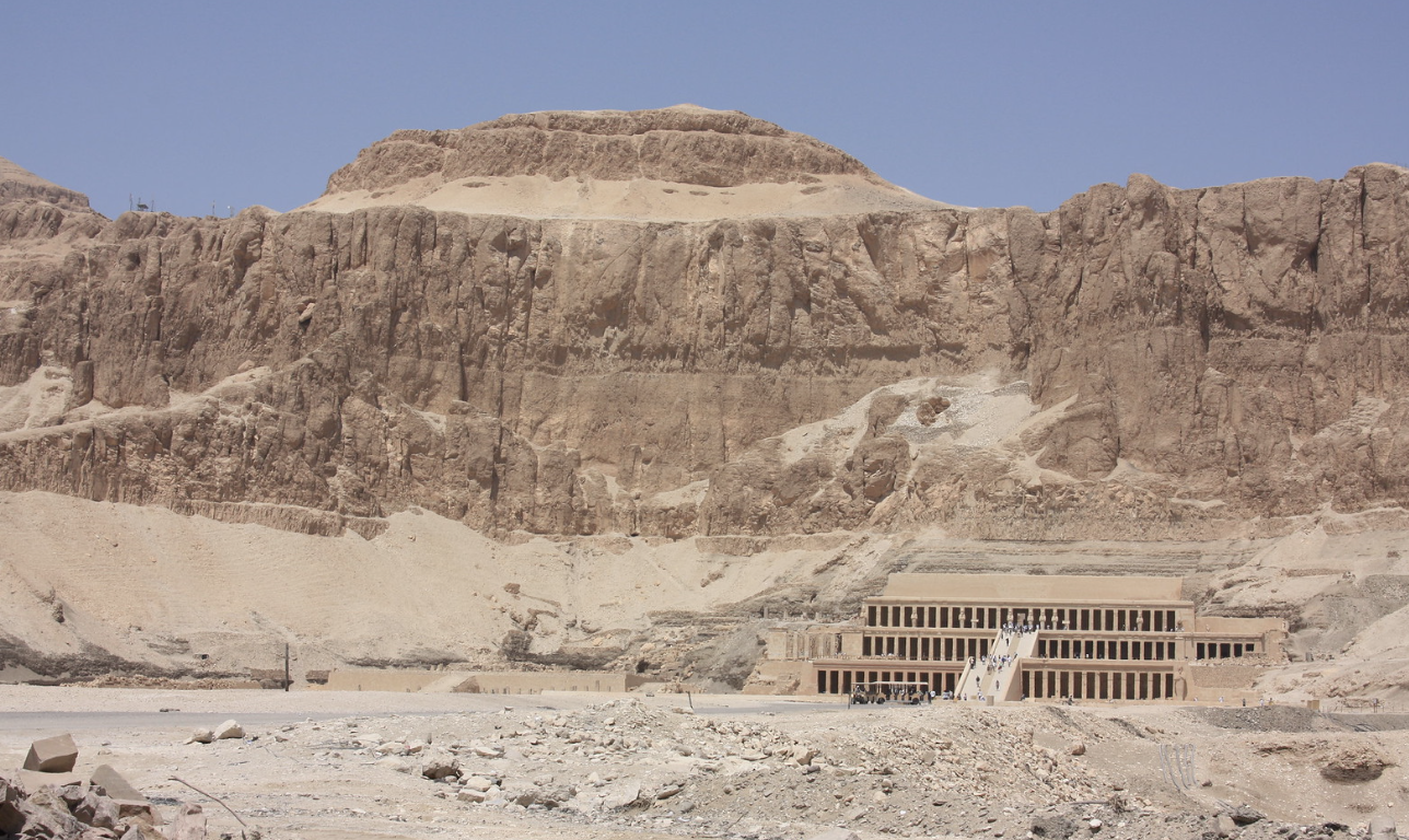 <p>Rock that has not been quarried or altered, often used in its natural state for construction or sculpture. </p>