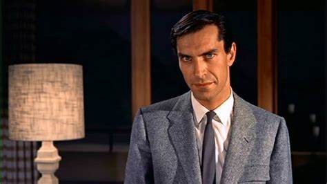 <p><span>Who plays Leonard in </span><em>North by Northwest </em><span>(1959)?</span></p>