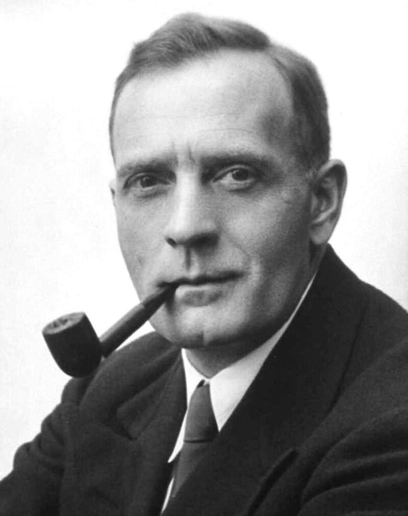 <p><span>American astronomer who developed Hubble's Law, providing insight into the expanding universe</span></p>