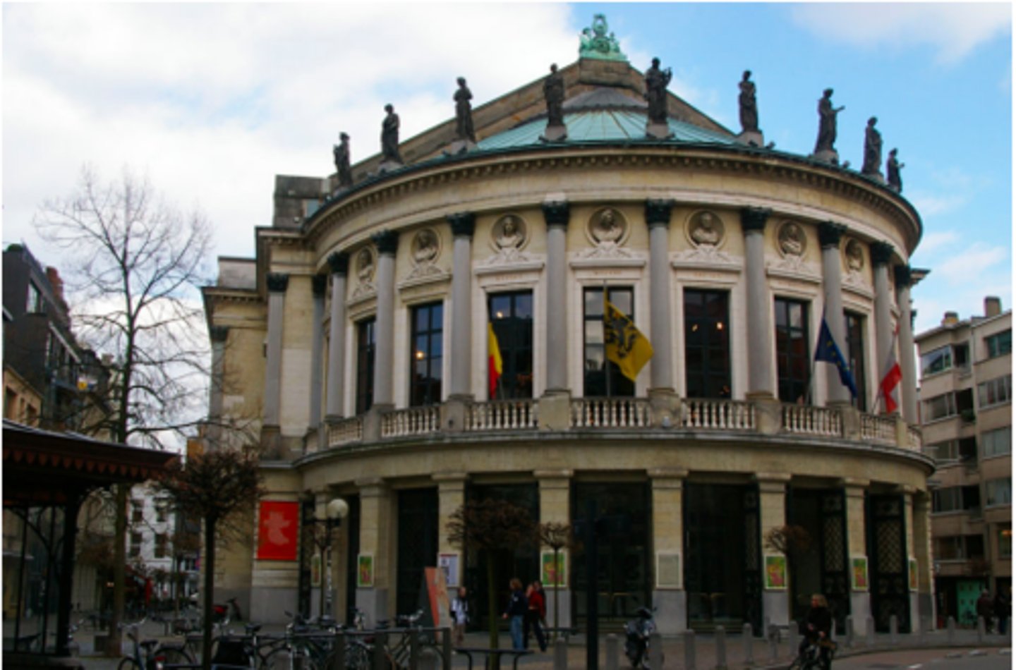 <p>1783-1866 : Stadsarchitect van Antwerpen die de Bourlaschouwburg ontwierp. Pleitbezorger van het neoclassicisme via stedelijke regelgeving.</p>