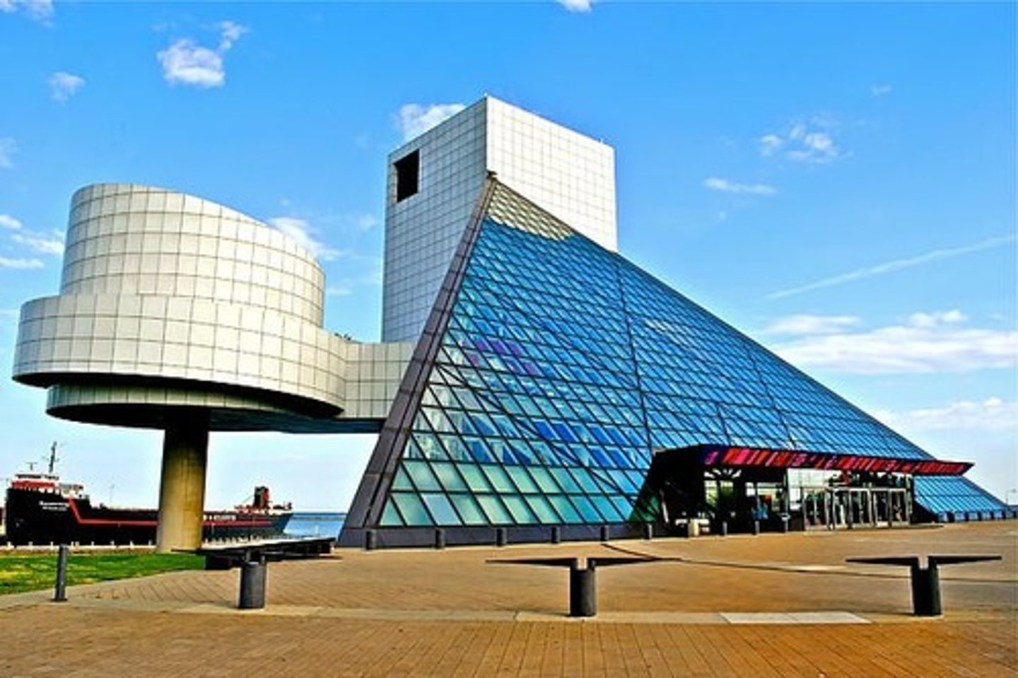 <p>I.M. Pei (Ieoh Ming Pei)</p><p>(Modernism)</p>