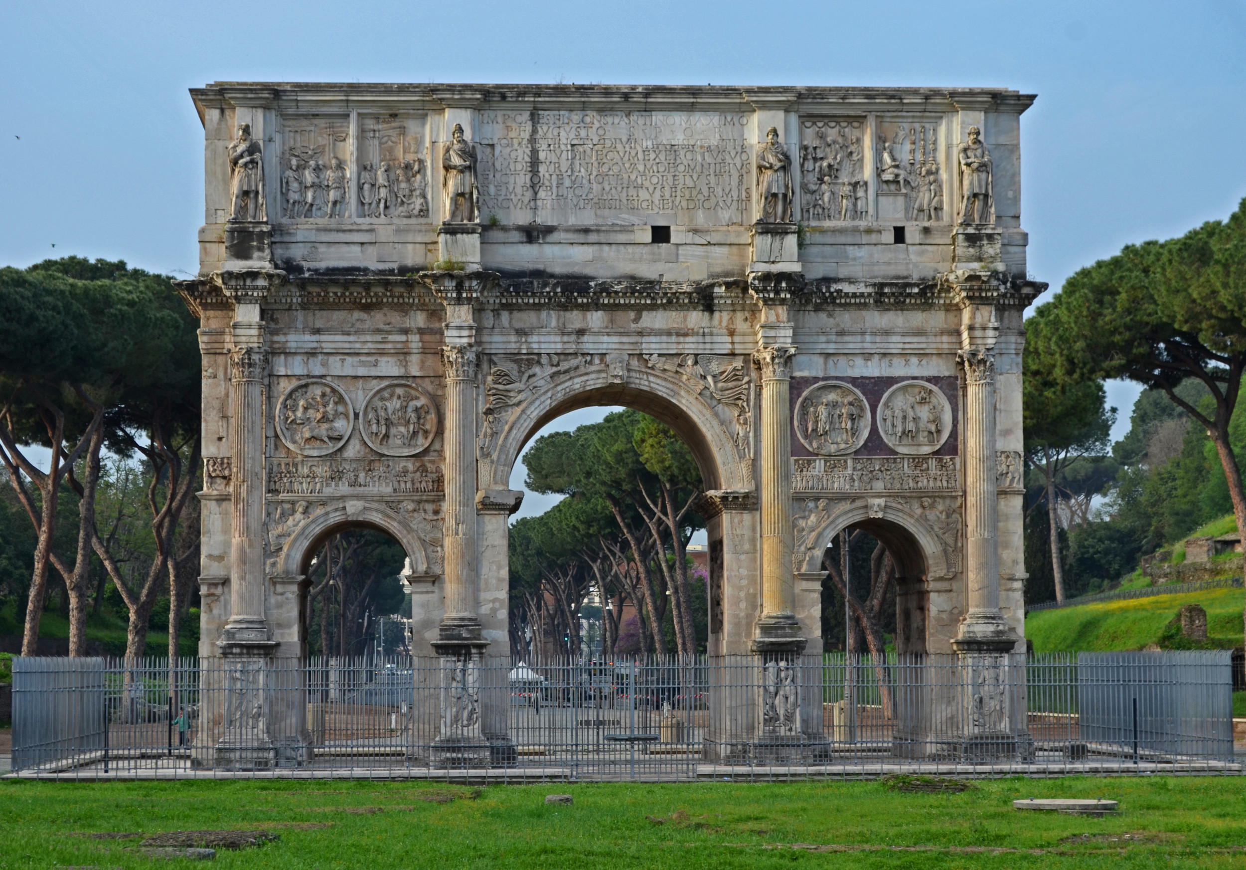 <p><strong>Name, place of origin, date, creator, historical context, locate spandrels, columns, capital, round reliefs</strong></p>