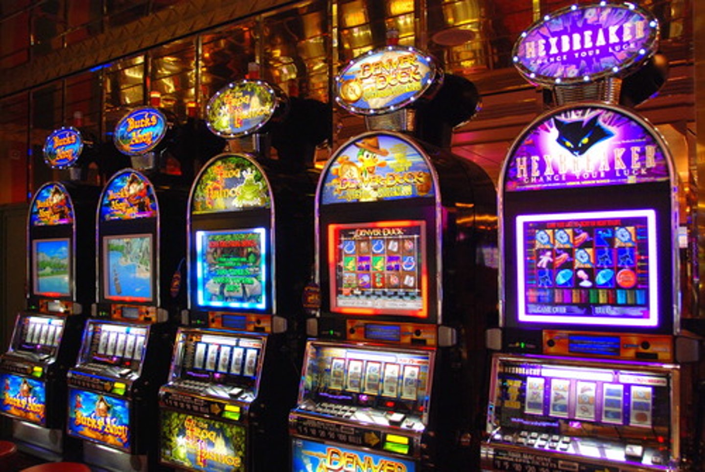 <p>A reinforcement schedule that rewards an unpredictable number of correct responses. For example, gambling on a slot machine where a win might come after any number of lever pulls.</p>