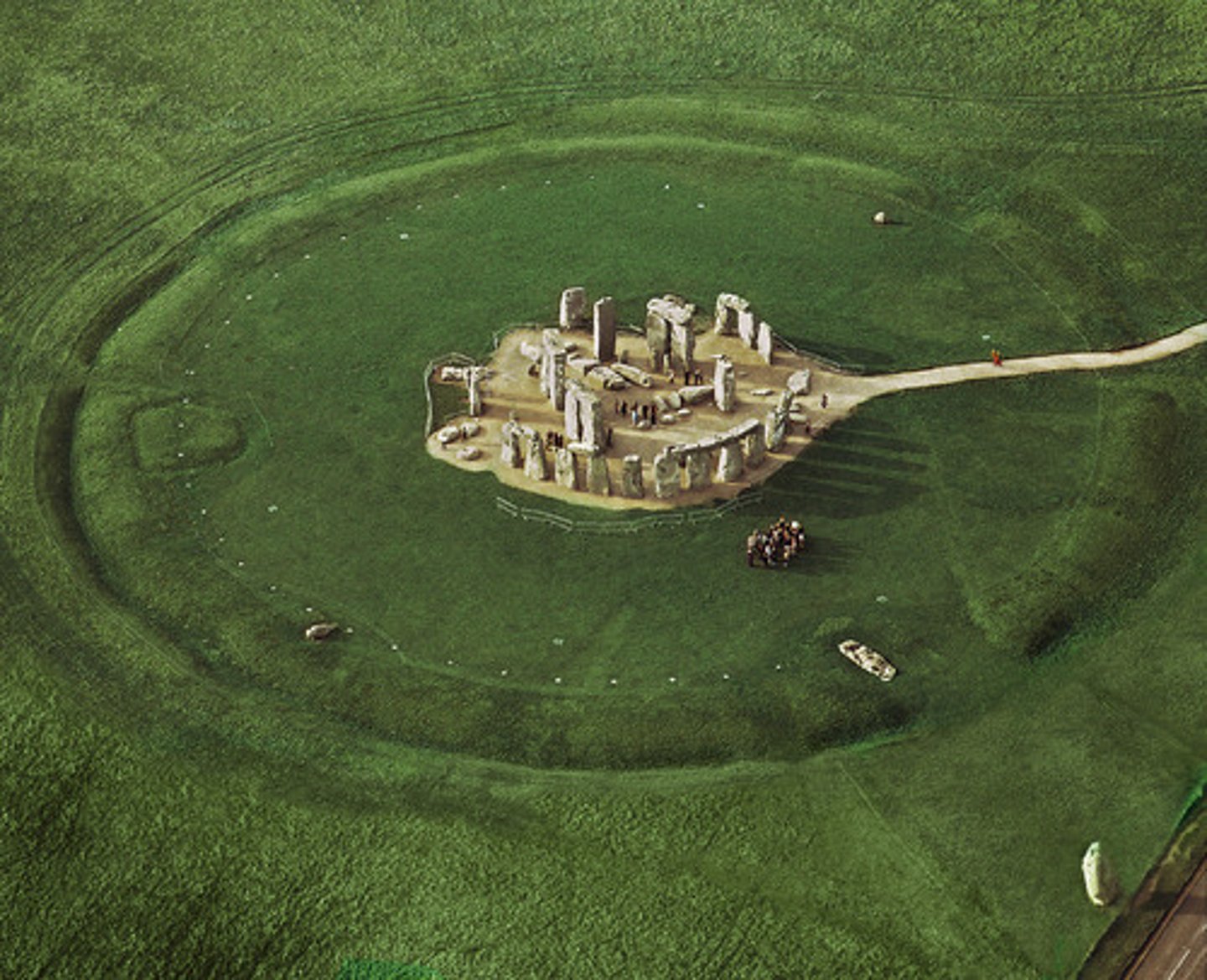 <p>- 4.9m high pointed stone outside the stonehenge</p>
