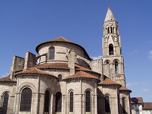 <p><span>L'extrémité de l'église, vue par un observateur placé dans l'axe longitudinal, du côté du maître-autel. Il comprend l’ensemble des murs, fenêtres et toiture du chœur, du </span>déambulatoire<span> s'il y en a un et, éventuellement, de la ou des </span>chapelles<span>, rayonnantes avec absidioles, ou échelonnées.</span></p>